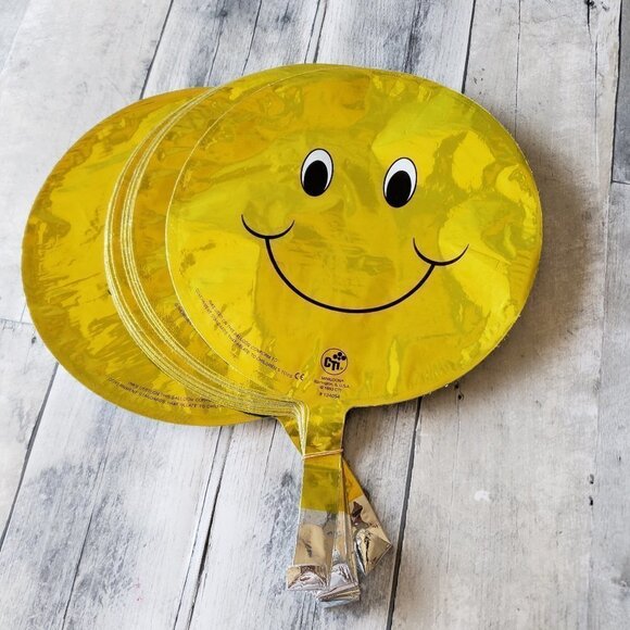 Set of 25 Yellow Smile Balloons Foil Balloons - Picture 1 of 3